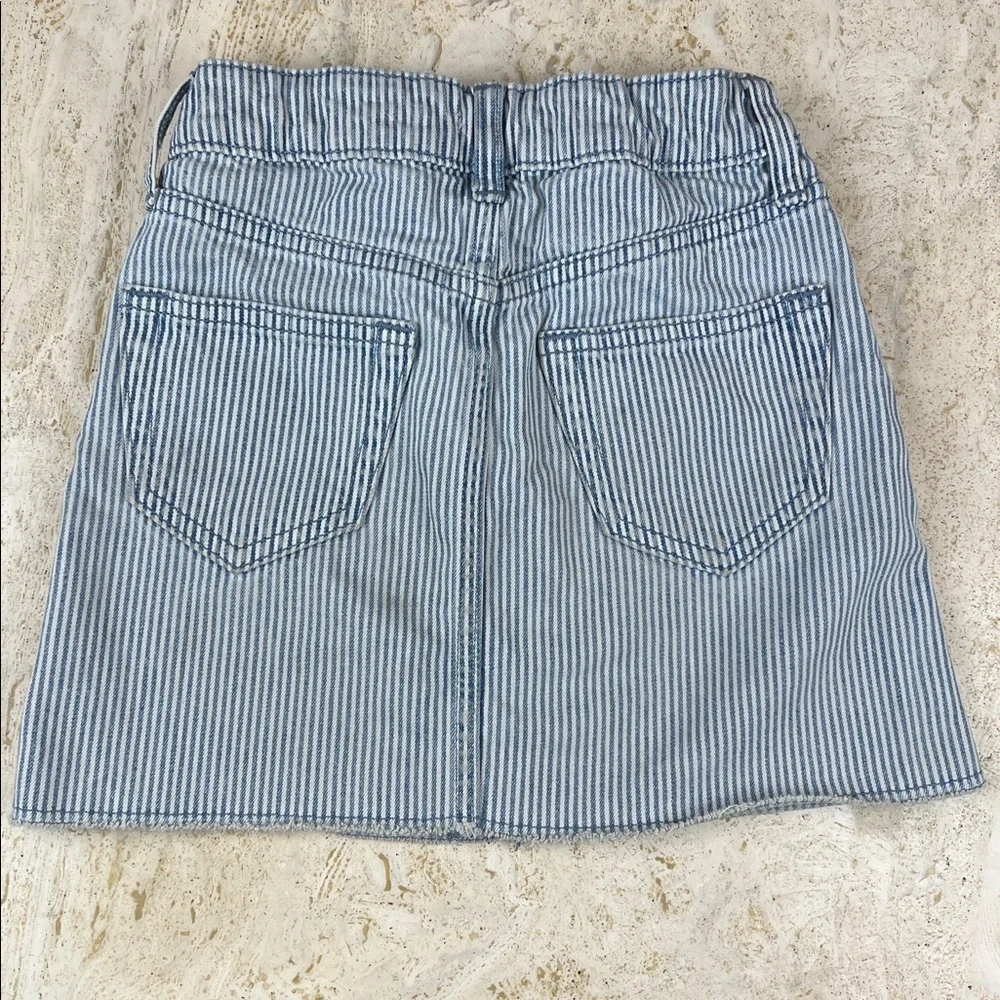 Gap denim girls skirt size 6 blue and white stripe